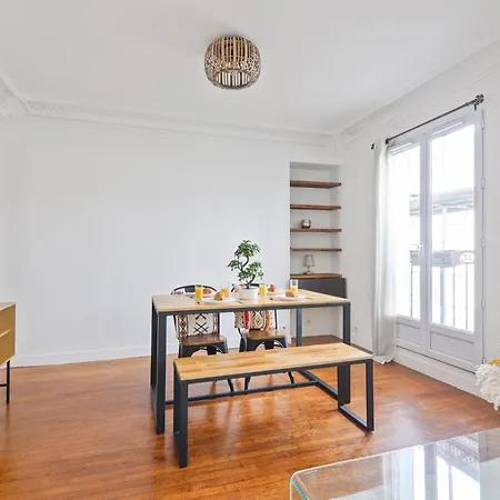 Haussmannien Lumineux Avec Balcon Proche Montmartre Appartement Paris
